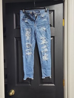 American Eagle Outfitters Light Wash Ripped Skinny Jeans Size 2 SHORT